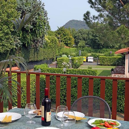 مانربا ديل جاردا Camping Garden Tourist الغرفة الصورة