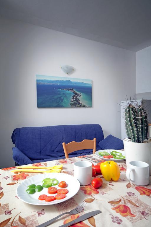 مانربا ديل جاردا Camping Garden Tourist الغرفة الصورة