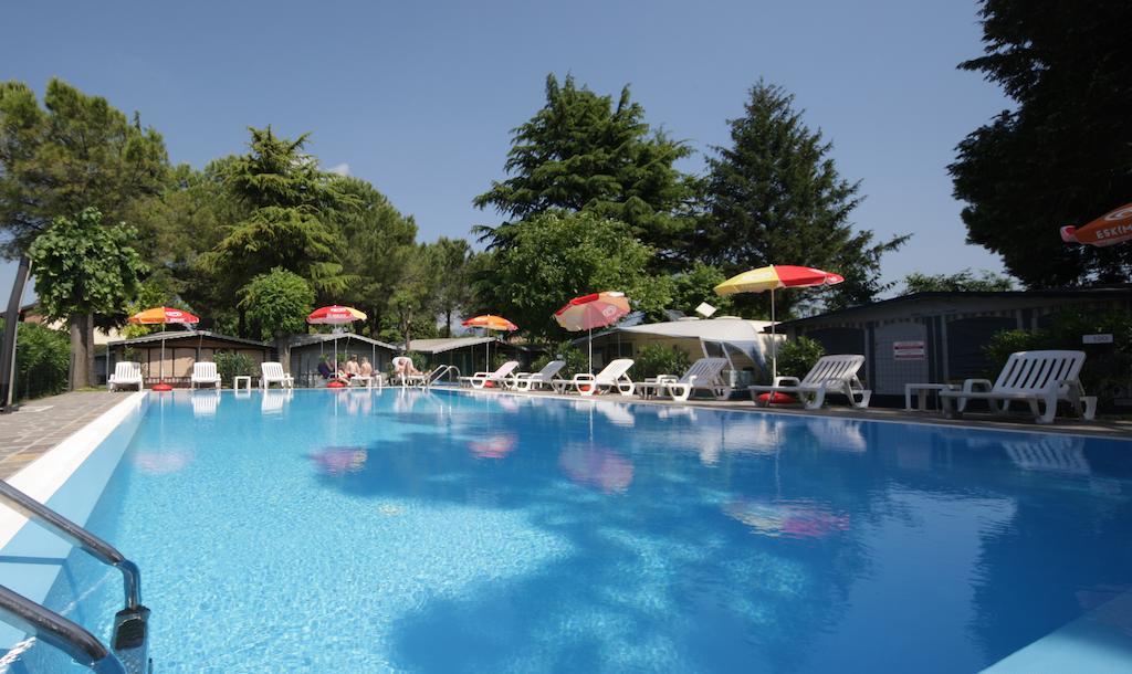 مانربا ديل جاردا Camping Garden Tourist المظهر الخارجي الصورة